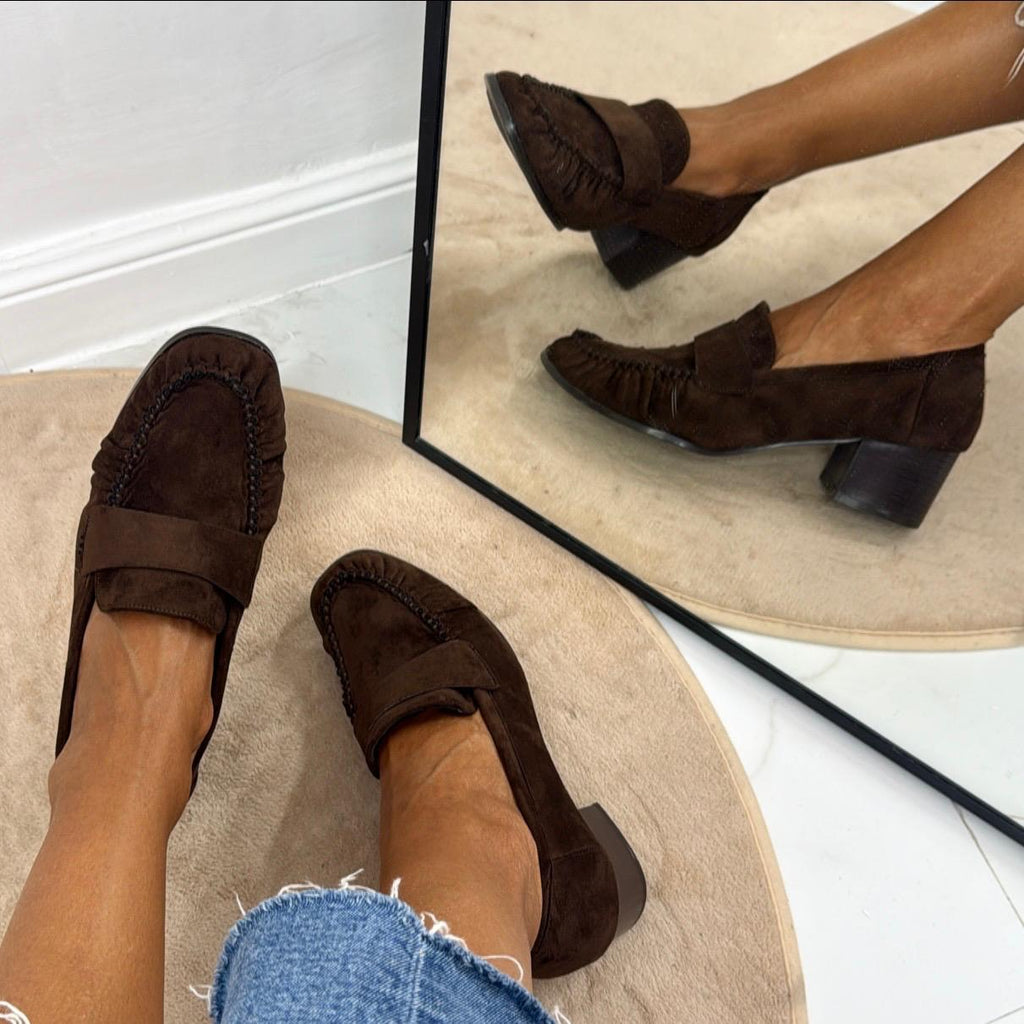 Jenny - Mocasines con tacón cómodo de ante marrón