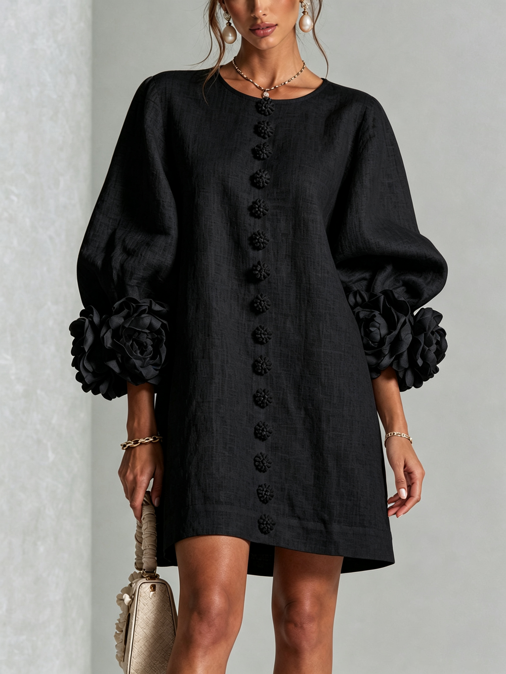 Vestido Negro Con Estampado Floral, Botones y Mangas Con Motivos Florales Extravagantes