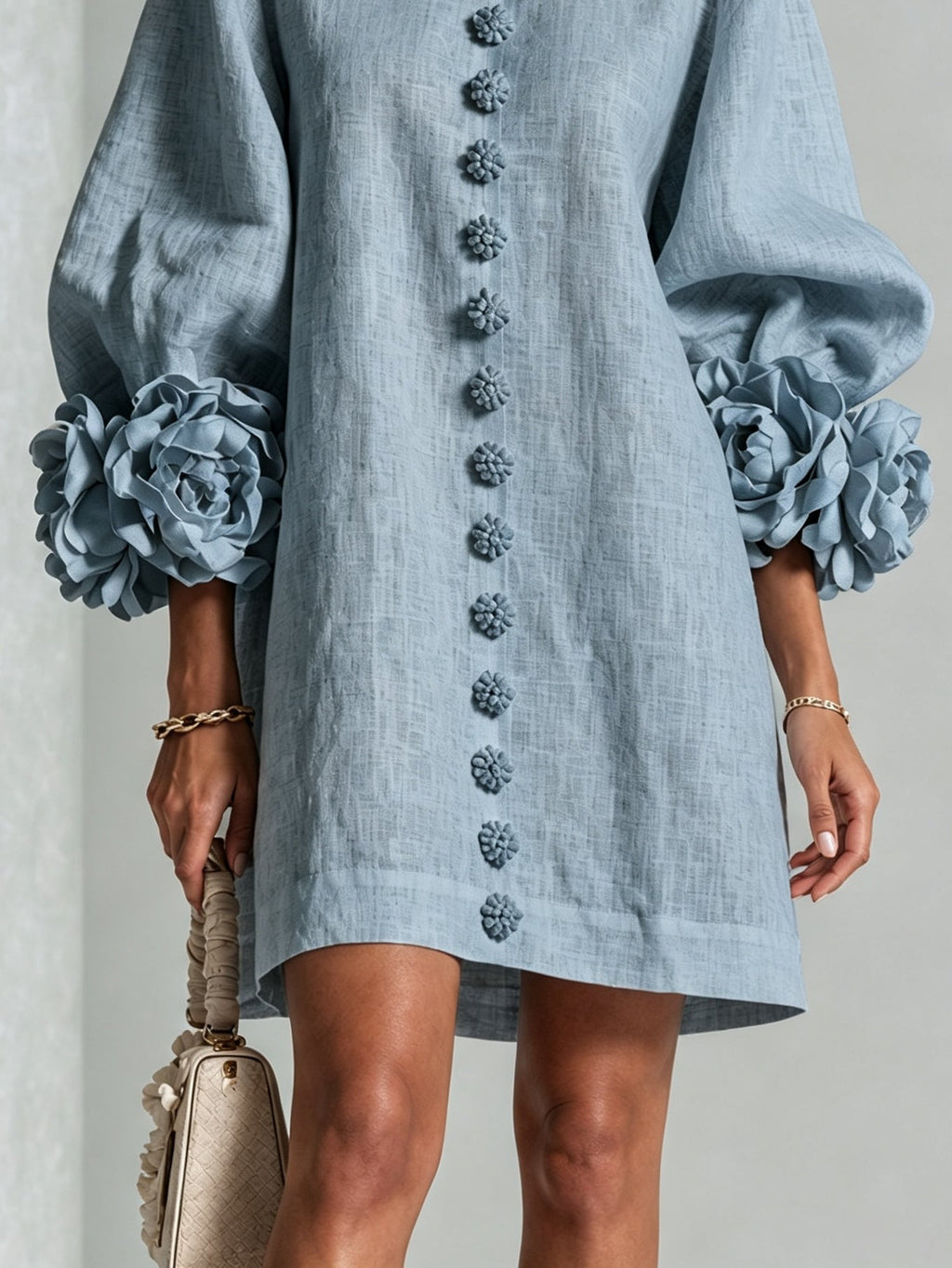 Vestido Azul Empolvado Con Botones Con Motivos Florales y Mangas Con Estampado Floral Extravagante