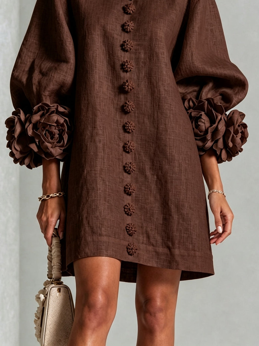 Vestido Marrón Con Botones Con Motivos Florales y Mangas Con Motivos Florales Extravagantes