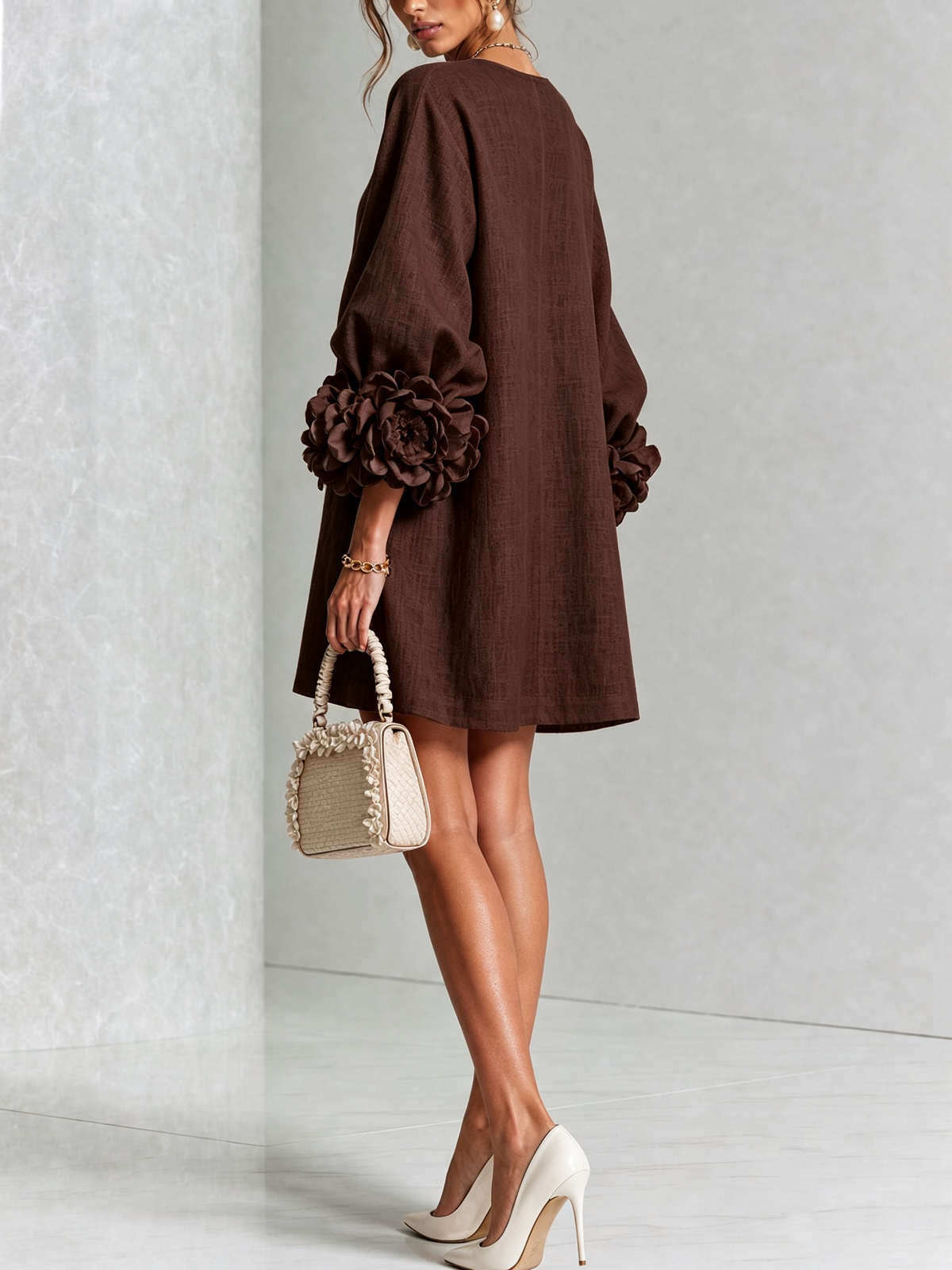 Vestido Marrón Con Botones Con Motivos Florales y Mangas Con Motivos Florales Extravagantes