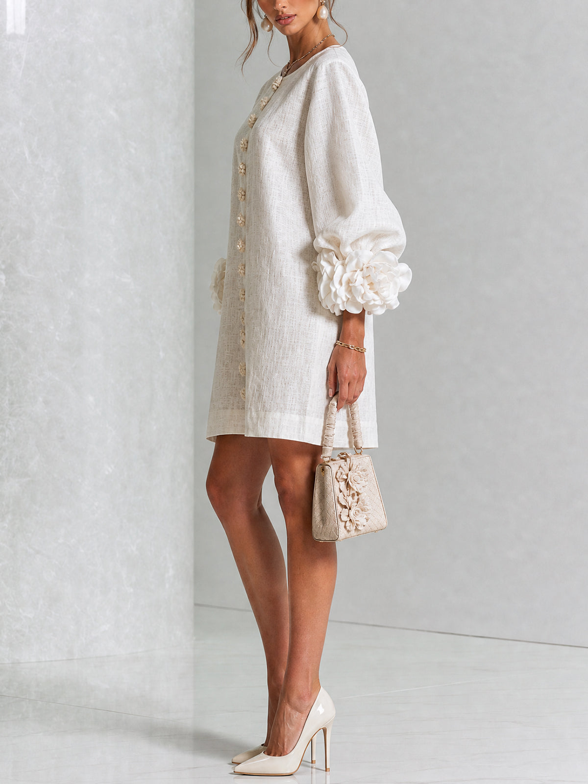 Vestido Blanco Con Botones Con Motivos Florales y Mangas Con Motivos Florales Extravagantes