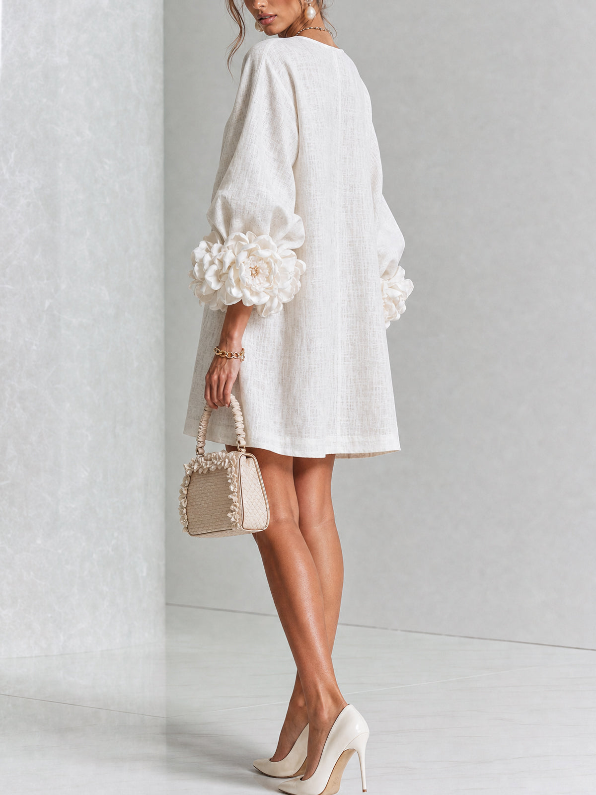 Vestido Blanco Con Botones Con Motivos Florales y Mangas Con Motivos Florales Extravagantes